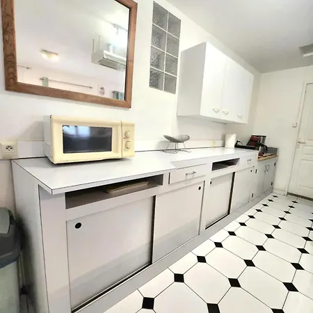 Charmante A Avec Piscine Privee
